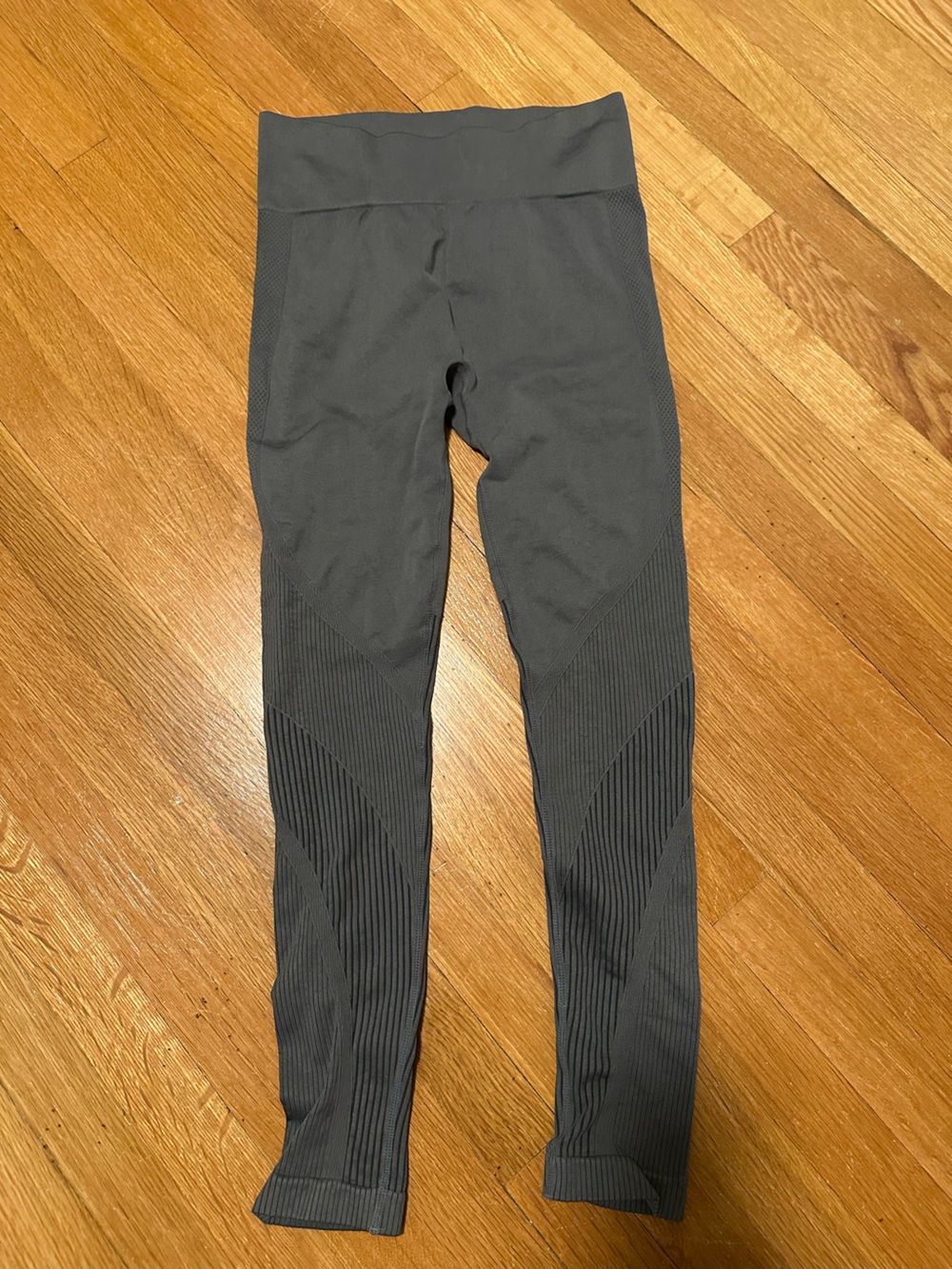 ZYIA  Large Ribbed Gray 24”